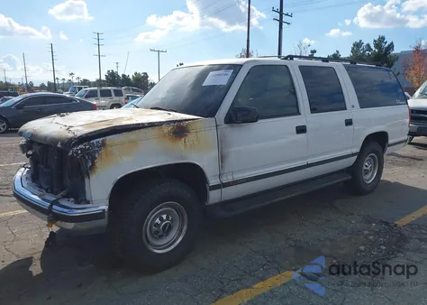 1997 GMC Suburban 2500 Sl z USA, uszkodzony, nr VIN 3GKGC26J2VG527496